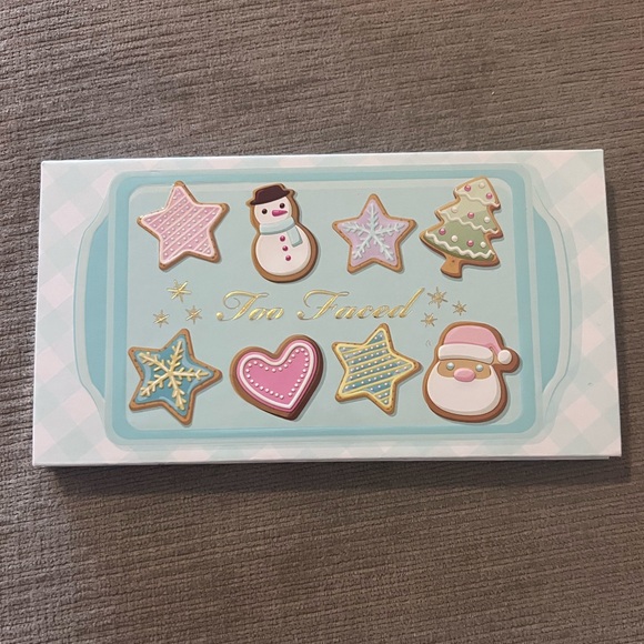 "Too Faced" eyeshadow kit with blush. - Picture 2 of 4